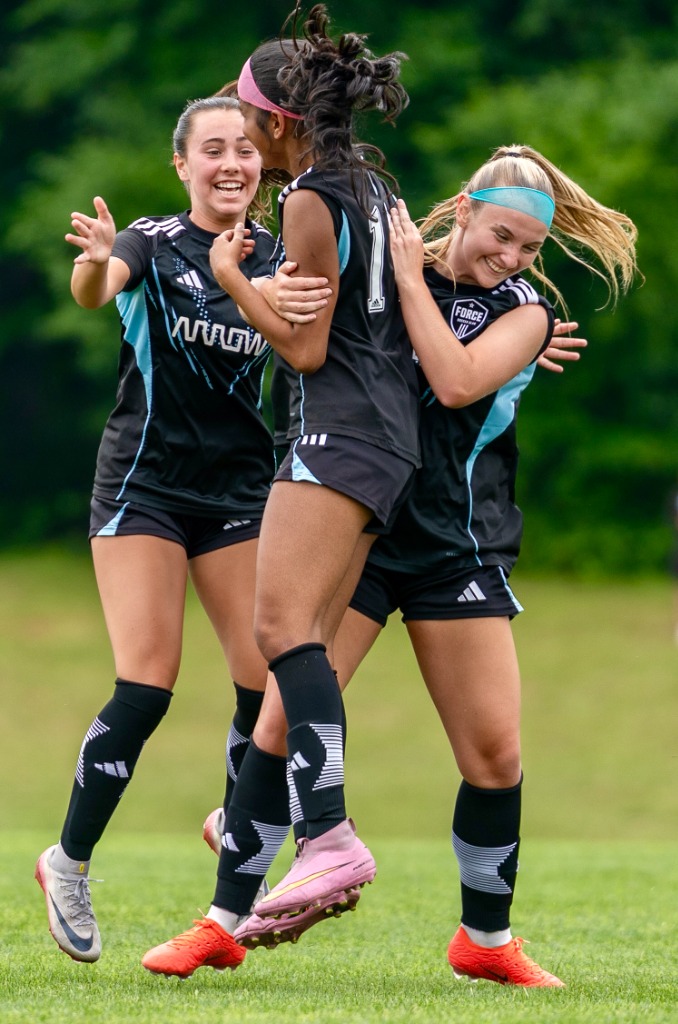 Everleigh Porter celebrating a goal with De Anza Force ECNL teammates